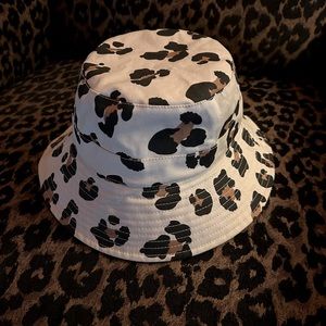 Animal print, leopard, bucket hat.